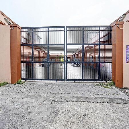 فندق Oyo 92006 Kost Sejahtera Syariah سيدوارجو المظهر الخارجي الصورة