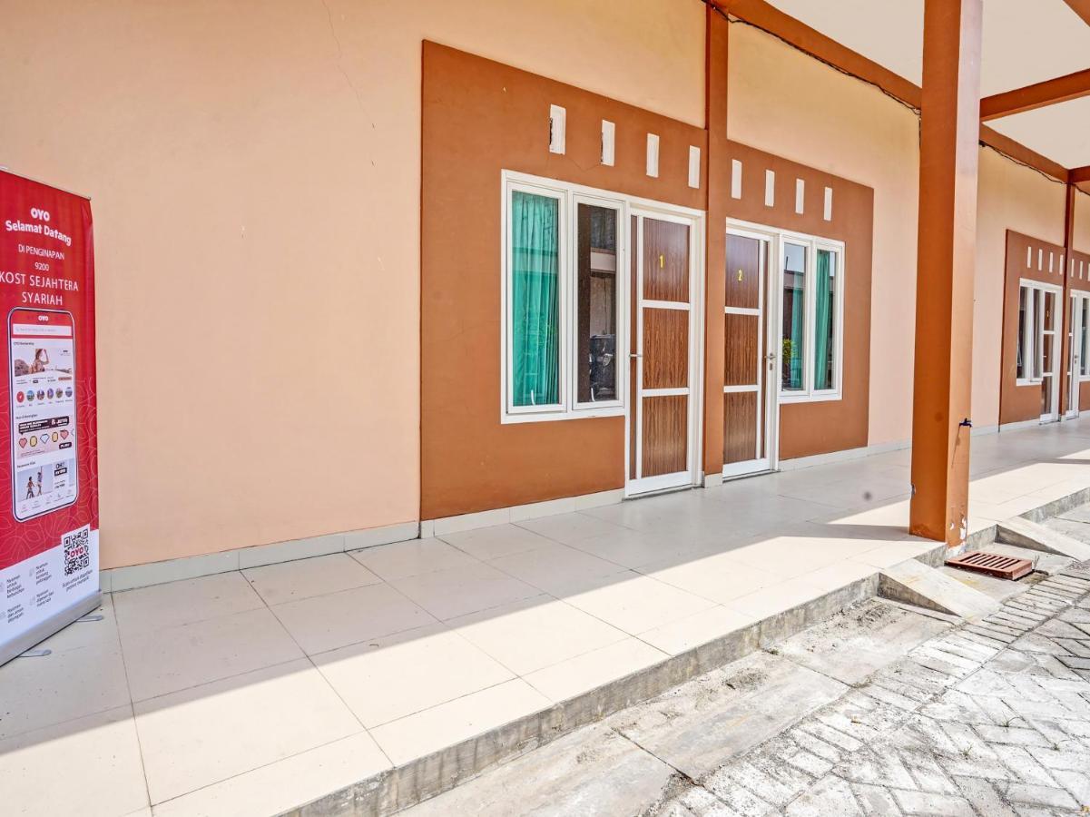 فندق Oyo 92006 Kost Sejahtera Syariah سيدوارجو المظهر الخارجي الصورة